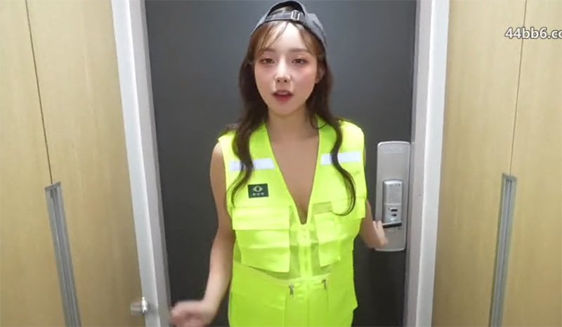 财阀母狗，木瓜大吊奶美女【somipark】付费作品，乳交口活，一对车大灯非常耐玩1